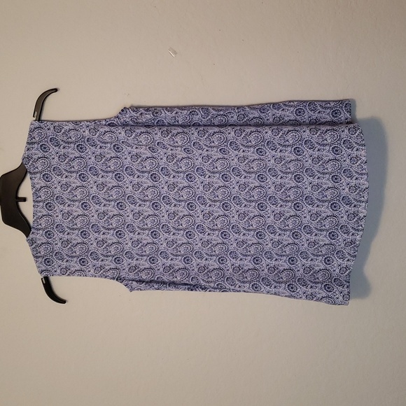 Fever paisley flowy front pleat top. Loose fit tank front V Neck high/low style - Picture 5 of 6